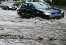 Дмитрий Бондарь поясняет, кто может возместить ущерб автомобилям после ливней dmitrij bondar poyasnyaet kto mozhet vozmestit ushherb avtomobilyam posle livnej-todey-ru-0