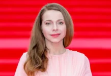 Екатерина Гусева раскрывает трогательные семейные истории на сцене Кремлёвского Дворца ekaterina guseva raskryvaet trogatelnye semejnye istorii na sczene kremlyovskogo dvorcza-todey-ru-0