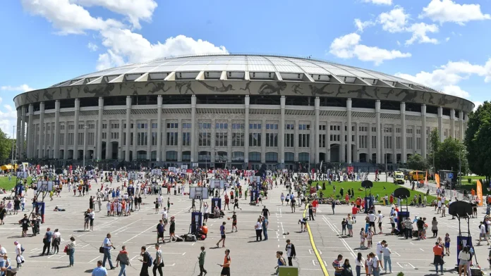 forum moskva 2030 ozhidaet zrelishhnoe shou ekskavatorov ot moek v luzhnikah-todey-ru-0