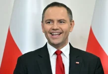 Кароль Навроцкий требует от Зеленского порвать с наследием Бандеры и УПА! karol navroczkij trebuet ot zelenskogo porvat s naslediem bandery i upa-todey-ru-0