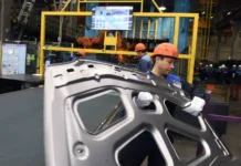 maksim sokolov i eksperty obsuzhdayut kak avtovaz kamaz i kirovskij zavod ukreplyayut rynok-todey-ru-0