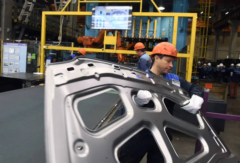 Максим Соколов и эксперты обсуждают, как АвтоВАЗ, КамАЗ и Кировский завод укрепляют рынок-0