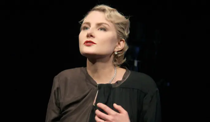 "Идет к своей цели": Рената Литвинова перебралась за рубеж надолго