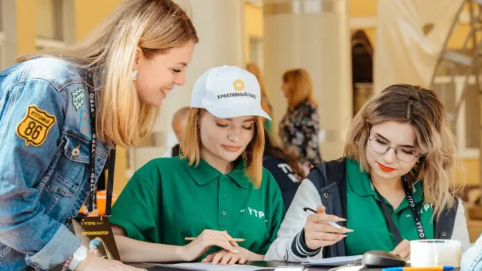 Присоединяйтесь к «Движению Первых» и станьте волонтером форума «УТРО-2024»-0