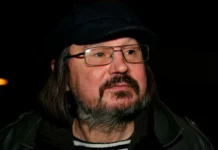 v ekaterinburge ustanovili pamyatnik alekseyu balabanovu i nazvali uliczu ego imenem-todey-ru-0