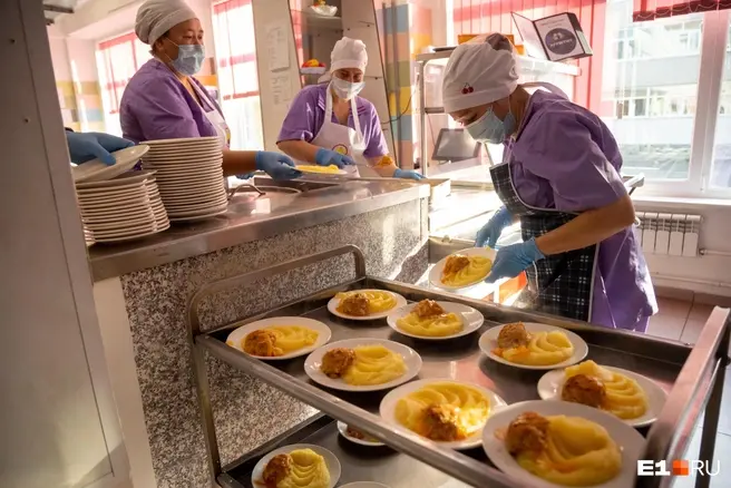 В школах Подмосковья появятся блюда, к которым у нутрициолога возникли вопросы | Источник: Владислав Лоншаков / E1.RU