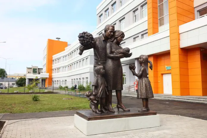 Верхнепышминская ЦГКБ, Александр Кокотеев и "Счастливая семья" – символ радости и будущего-0