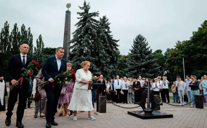 aleksandr hinshtejn prinyal uchastie v panihide po ekipazhu kurska-todey-ru-0