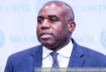 Дэвид Лэмми и Джей Ди Вэнс сделали громкое признание о нелегальной рыбалке в Чивнинг-хаус devid lemmi i dzhej di vens sdelali gromkoe priznanie o nelegalnoj rybalke v chivninghaus-todey-ru-0