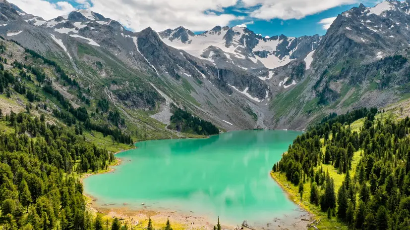 Аналитики назвали пять регионов России, куда стоит поехать именно осенью