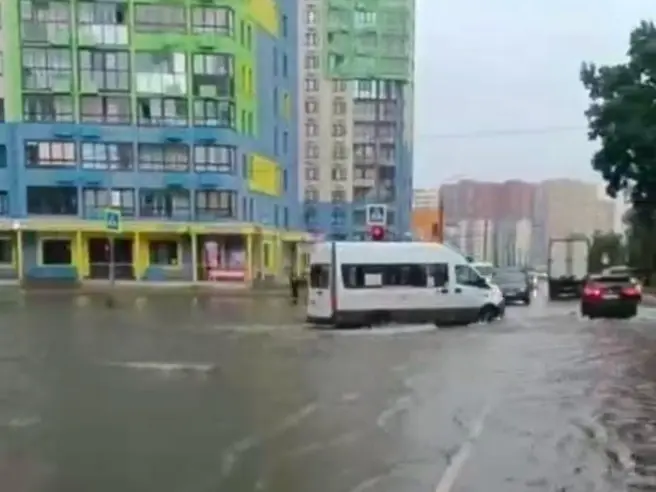 Москву затапливает тропический ливень | Источник: Москва с огоньком / T.me