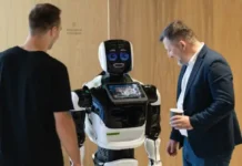 Московский инновационный кластер, For-2 и Промобот V4 в центре форума в Сколково moskovskij innovaczionnyj klaster 2 i promobot 4 v czentre foruma v skolkovo-todey-ru-0