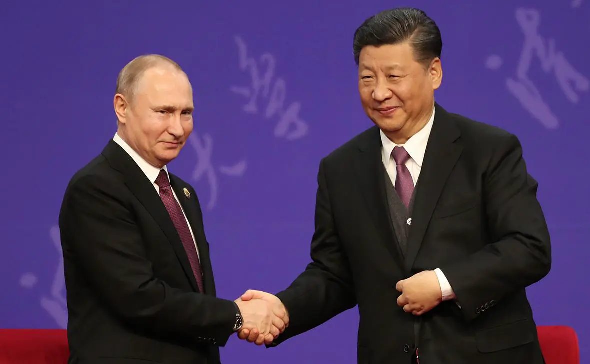 Владимир Путин и Си Цзиньпин (Kenzaburo Fukuhara / Getty Images)