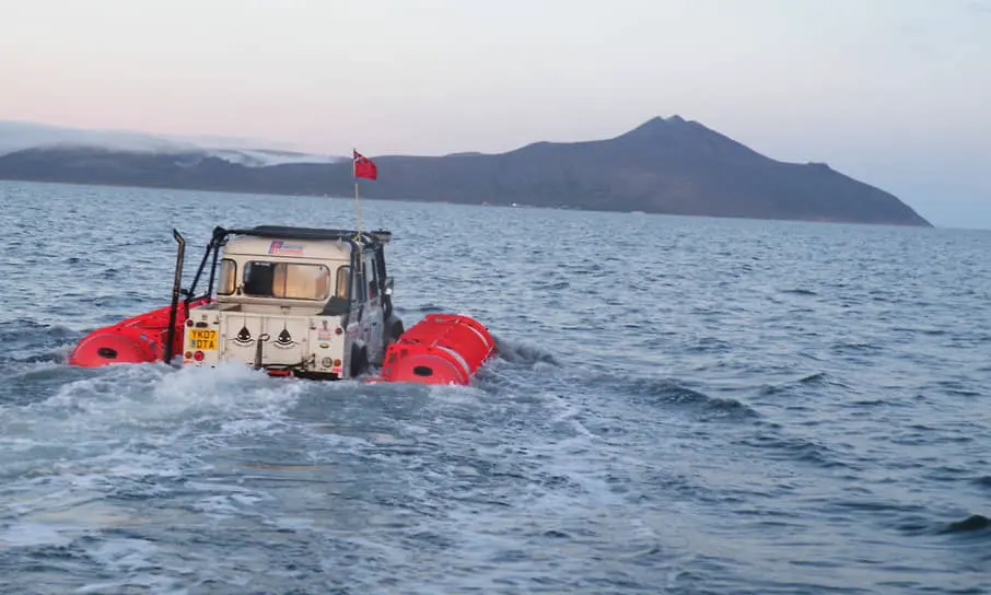 Стив Берджес с успехом пересекает Берингов пролив на Land Rover Defender 110-0