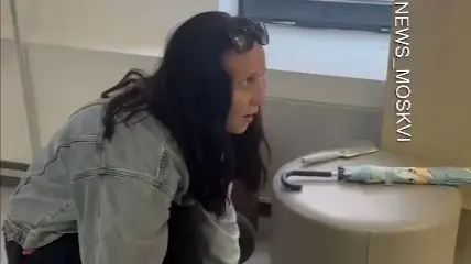 Мать избила зонтом женщину в детсаду после замечания о мате и оскорблении детей