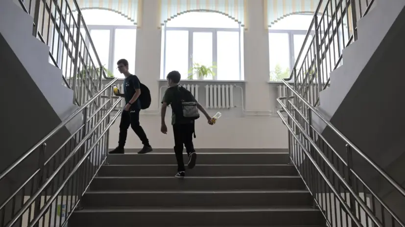 Психолог Манакова объяснила, как правильно реагировать на оценки ребёнка в школе