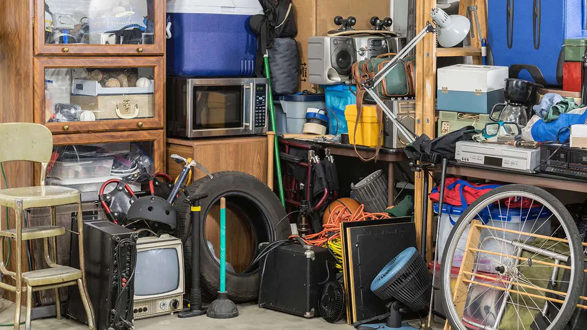 Психолог Сукасян: Избавление от лишних вещей дает ощущение контроля