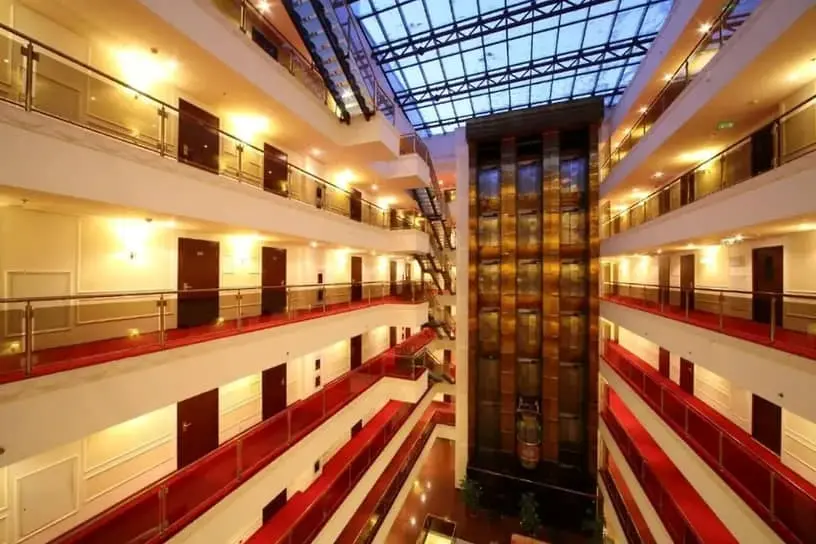 Александр Шмидт и ГК «Кронверк» расширяют портфель, приобретая гостиницу «Альянс Бородино»-0