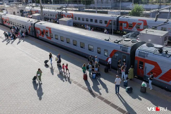 Пассажиры поездов дальнего следования, проезжающие через Орловскую область, столкнулись с массовыми задержками | Источник: Алексей Волхонский / V1.RU