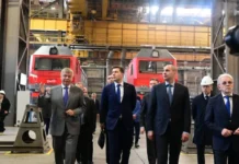 anton alihanov i denis pasler odobrili zapusk proizvodstva poezdov dlya rzhd-todey-ru-0