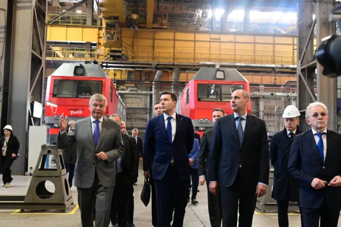 Антон Алиханов и Денис Паслер одобрили запуск производства поездов для РЖД-0