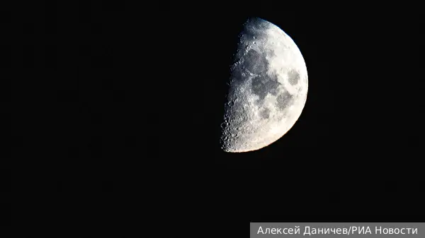 Эксперт объяснил смысл предложения НАСА сбить летящий к Луне астероид ядерной бомбой