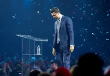 Чарли Кирк сыграл важную роль в победе Трампа в 2024 благодаря молодёжи charli kirk sygral vazhnuyu rol v pobede trampa v 2024 blagodarya molodyozhi-todey-ru-0