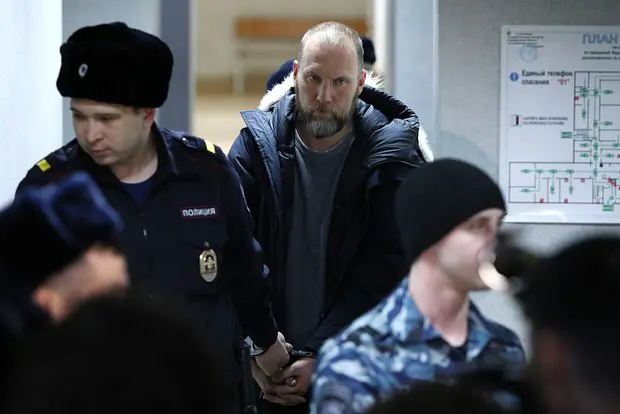 Артемий Кызласов (в центре)