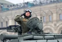 den tankista i ego tradiczii svyazannye s iosifom stalinym i reno-todey-ru-0