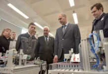 Денис Паслер заявил, что Каменск-Уральский становится флагманом роста denis pasler zayavil chto kamenskuralskij stanovitsya flagmanom rosta-todey-ru-0