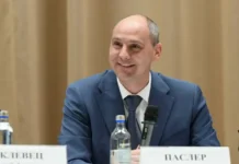 Губернатор Денис Паслер поздравил жителей Свердловской области с Днем знаний gubernator denis pasler pozdravil zhitelej sverdlovskoj oblasti s dnem znanij-todey-ru-0