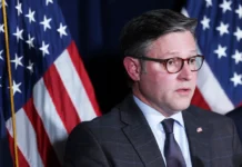 majk dzhonson i donald tramp obedinyayut usiliya dlya stabilnogo budushhego ssha-todey-ru-0