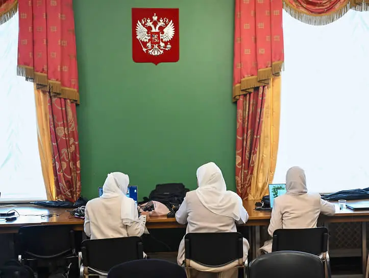 Журналисты из ОАЭ в пресс-центре Кремля во время встречи президента России Владимира Путина с президентом Объединенных Арабских Эмиратов Мухаммедом Бен Заидом Аль Нахайяном