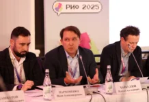 rustam hajbullov na rif2025 anonsiroval zapusk chatbotov i mfcz po vsej rossii-todey-ru-0