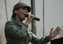 Ая из Города 312 одержала триумф на Золотом Граммофоне после инсульта aya iz goroda 312 oderzhala triumf na zolotom grammofone posle insulta-todey-ru-0