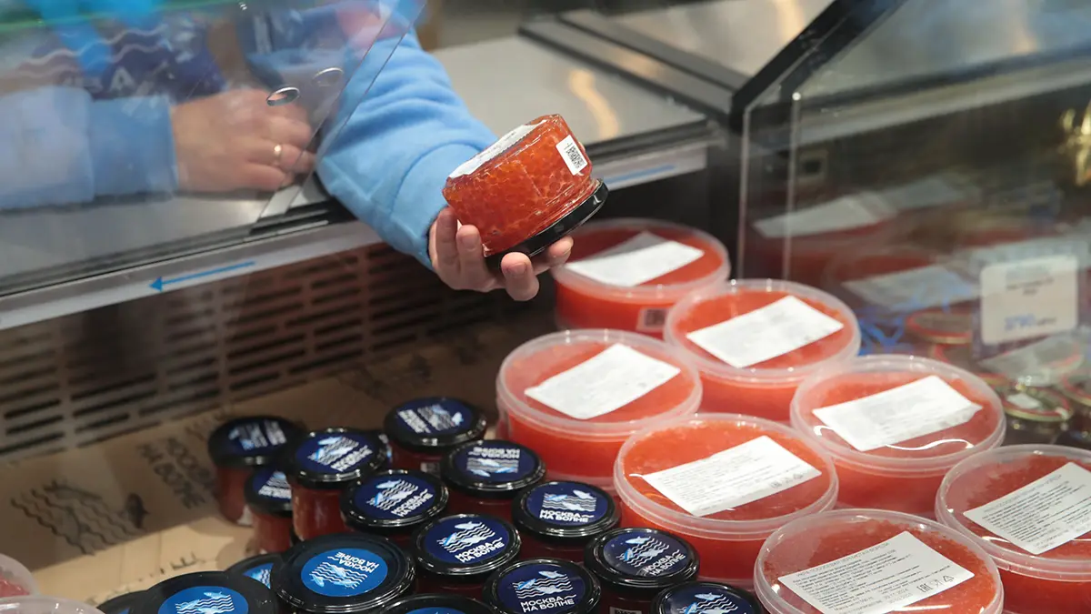 Сколько стоит красная икра и что будет с ценами к Новому году