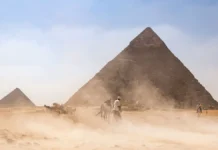 Испанская туристка в Египте, Ломаная пирамида и приключения Николая Пронина ispanskaya turistka v egipte lomanaya piramida i priklyucheniya nikolaya pronina -todey-ru-0