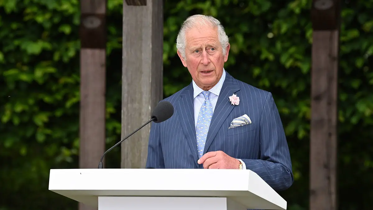 Карл III лишил принца Эндрю почестей и выселил его из королевской резиденции