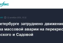 На перекрестке Невского проспекта и Садовой улицы произошло столкновение Audi na perekrestke nevskogo prospekta i sadovoj uliczy proizoshlo stolknovenie -todey-ru-0