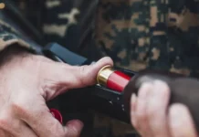 Оперативная реакция УМВД Карелии на инцидент с ружьем в Петрозаводске operativnaya reakcziya umvd karelii na inczident s ruzhem v petrozavodske-todey-ru-0