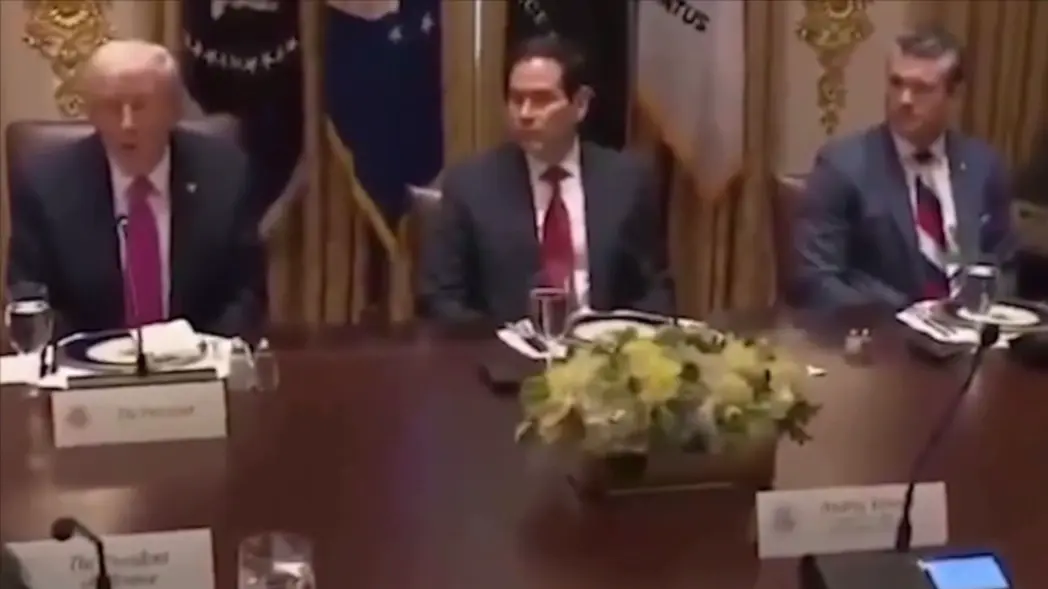 «Твоя мама купила»: Пентагон ответил на вопрос о галстуке Хегсета с флагом РФ