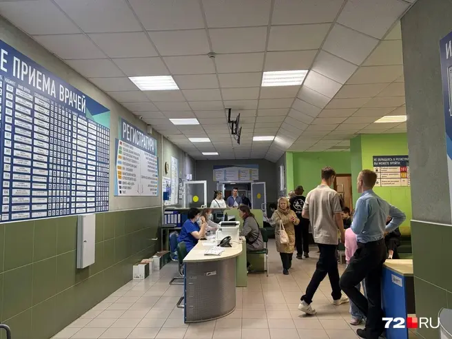 Медики настоятельно рекомендуют не разносить заразу, а идти с первыми признаками простуды в поликлинику | Источник: Мария Токмакова / 72.RU