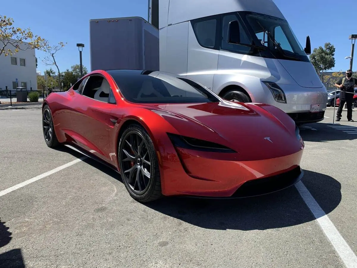 Tesla Roadster представит революционный электрокар от Илона Маска-0