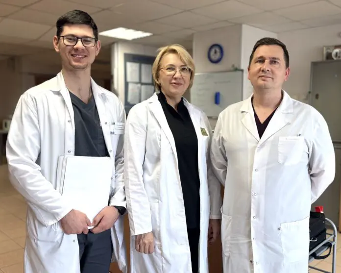 Свердловский госпиталь продолжает спасать тяжелораненого военнослужащего-0