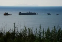 Виктор Калашников и Юрий Трутнев обсудили планы Минтранса и ОСК по обновлению флота Амура viktor kalashnikov i yurij trutnev obsudili plany mintransa i osk po obnovleniyu flota amura-todey-ru-0