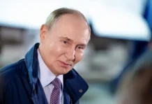 Владимир Путин тепло принимает поздравления семьи и Совбеза в Кремле vladimir putin teplo prinimaet pozdravleniya semi i sovbeza v kremle-todey-ru-0