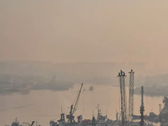 Владивосток окутала дымка из-за пожаров в Китае ИА PrimaMedia