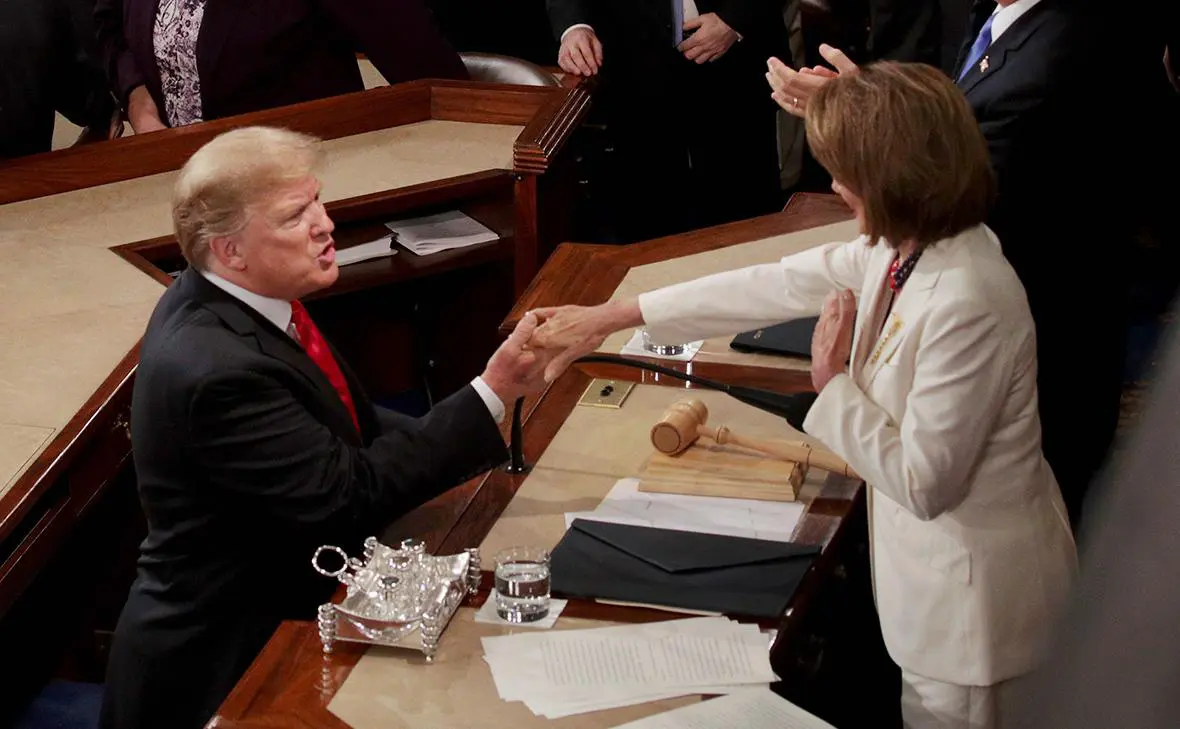 Дональд Трамп и Нэнси Пелоси в здании Капитолия США в Вашингтоне, 5 февраля 2019 г. (Alex Wong / Getty Images)