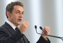 Николя Саркози с поддержкой Кристофа Ингрэна вышел из Ла Санте nikolya sarkozi s podderzhkoj kristofa ingrena vyshel iz la sante-todey-ru-0