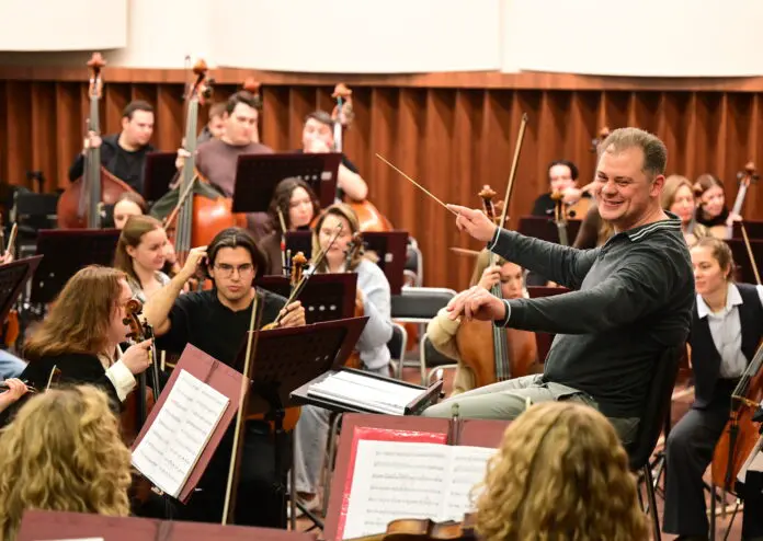 Премьера «Бетховен REMIX» от Уральского оркестра в Свердловской филармонии-0